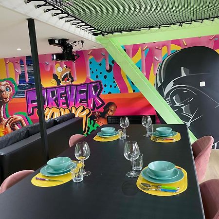 Capsule Forever Young: Entertainment Hub with Jacuzzi & Sauna Hastiere-par-dela Exterior photo